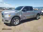 2020 Ram 1500 Big Horn z VIN 1C6RREBT3LN311521, wystawiony jako Copart lot #57416085 z przebiegiem 186 373 mil mil oraz Czysty tytuł • Clean title. Historia ofert i sprzedaży dostępna na DreamBid. Obrazek 1.