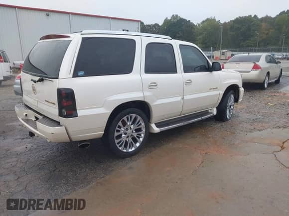 2004 Cadillac Escalade z VIN 1GYEK63N14R116135, wystawiony jako IAAI lot #43373902 z przebiegiem 222 682 mil mil oraz . Historia ofert i sprzedaży dostępna na DreamBid. Obrazek 4.