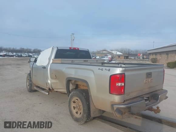 2015 GMC Sierra 1500 с VIN 1GTN2TEC9FZ283085, выставлен на аукционе IAAI как лот 41441216 с пробегом 184 219 миль миль и . История ставок и продаж доступна на DreamBid. Изображение 3.