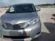 2015 Toyota Sienna LE z VIN 5TDJK3DC3FS118814, wystawiony jako Copart lot #86085965 z przebiegiem 274 807 mil mil oraz Czysty tytuł • Clean title. Historia ofert i sprzedaży dostępna na DreamBid. Obrazek 14.