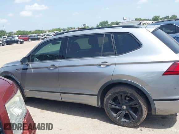 2023 Volkswagen Tiguan SE R-Line Black с VIN 3VVCB7AX4PM010437, выставлен на аукционе IAAI как лот 42584010 с пробегом 49 762 миль миль и . История ставок и продаж доступна на DreamBid. Изображение 14.