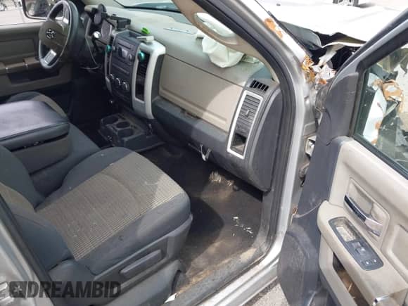 2010 Dodge 1500 ST z VIN 1D7RB1CP4AS101599, wystawiony jako IAAI lot #41076441 z przebiegiem 229 781 mil mil oraz . Historia ofert i sprzedaży dostępna na DreamBid. Obrazek 5.