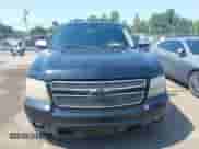 2007 Chevrolet Tahoe LTZ z VIN 1GNFK13087J355127, wystawiony jako IAAI lot #42634200 z przebiegiem 177 634 mil mil oraz . Historia ofert i sprzedaży dostępna na DreamBid. Obrazek 12.