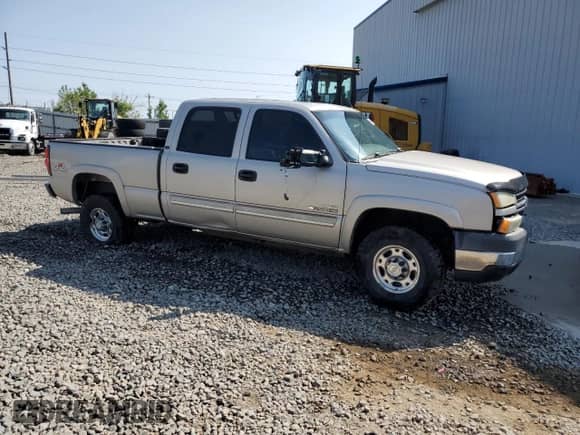 2007 Chevrolet Silverado 2500HD LT1 z VIN 1GCHK23D57F113795, wystawiony jako Copart lot #59959795 z przebiegiem 147 070 mil mil oraz Szkoda całkowita • Salvage title. Historia ofert i sprzedaży dostępna na DreamBid. Obrazek 4.
