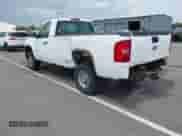 2008 Chevrolet Silverado 2500HD Work Truck z VIN 1GCHC24K18E160498, wystawiony jako IAAI lot #42144812 z przebiegiem 151 213 mil mil oraz . Historia ofert i sprzedaży dostępna na DreamBid. Obrazek 3.