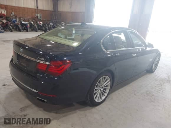 2013 BMW 7 Series 750i xDrive z VIN WBAYB6C51DD224011, wystawiony jako IAAI lot #42170998 z przebiegiem 79 482 mil mil oraz . Historia ofert i sprzedaży dostępna na DreamBid. Obrazek 4.