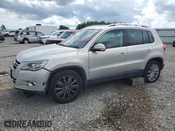 2009 Volkswagen Tiguan SE с VIN WVGBV75N29W509326, выставлен на аукционе Copart как лот 63382305 с пробегом Не указан миль и Списание • Salvage title. История ставок и продаж доступна на DreamBid. Изображение 1.