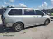 2018 Toyota Sienna XLE z VIN 5TDYZ3DC4JS944719, wystawiony jako Copart lot #83845585 z przebiegiem 141 567 mil mil oraz Szkoda całkowita • Salvage title. Historia ofert i sprzedaży dostępna na DreamBid. Obrazek 3.