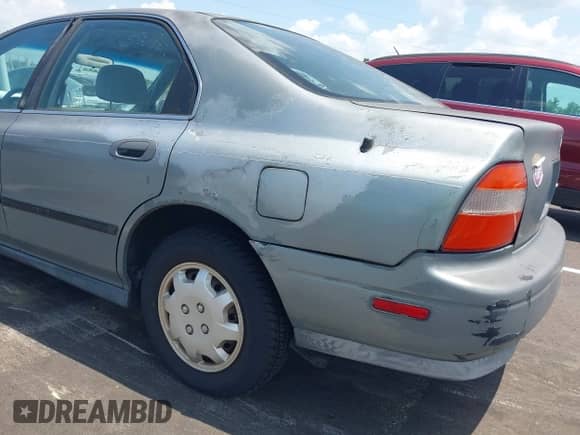 1994 Honda Accord LX z VIN 1HGCD5635RA123589, wystawiony jako IAAI lot #42809589 z przebiegiem 320 269 mil mil oraz . Historia ofert i sprzedaży dostępna na DreamBid. Obrazek 6.