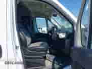 2021 Ram ProMaster Cargo с VIN 3C6LRVDG4ME555433, выставлен на аукционе IAAI как лот 43263620 с пробегом Не указан миль и . История ставок и продаж доступна на DreamBid. Изображение 5.