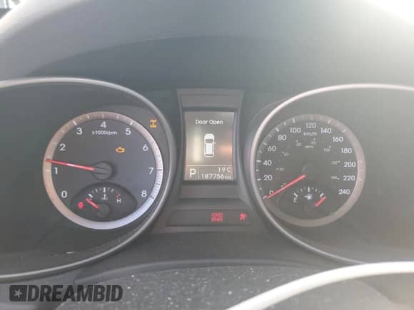 2014 Hyundai Santa Fe with VIN 5XYZUDLB8EG126320, listed as a Copart auction lot 70060645 with 187,756 mi miles and Salvage title. Bid and sale history available at DreamBid. Image 9.