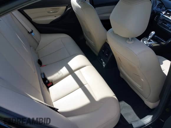 2015 BMW 3 Series 328i xDrive с VIN WBA3B5C58FF962299, выставлен на аукционе IAAI как лот 43497411 с пробегом 150 177 миль миль и . История ставок и продаж доступна на DreamBid. Изображение 8.