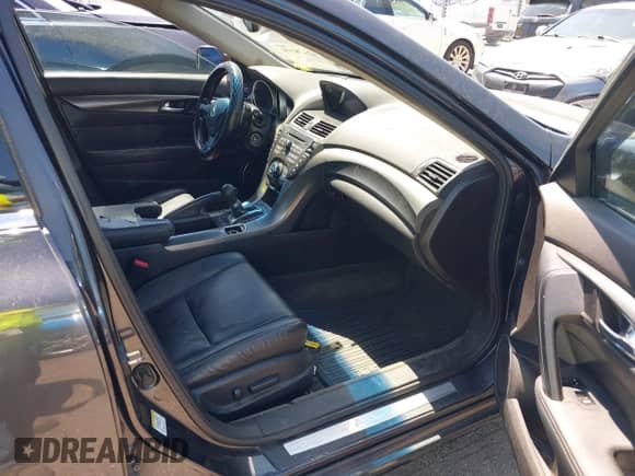 2012 Acura TL Auto with VIN 19UUA9F27CA008625, listed as a IAAI auction lot 42378775 with 183,302 mi miles and . Bid and sale history available at DreamBid. Image 5.