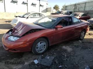 2002 Saturn SC с VIN 1G8ZR12722Z165666, выставлен на аукционе Copart как лот 82907074 с пробегом 70 051 миль миль и Списание • Salvage title. История ставок и продаж доступна на DreamBid. Изображение 1.