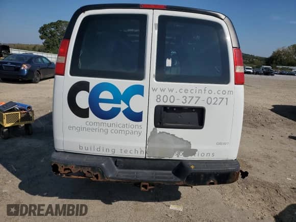 2008 Chevrolet Express Cargo z VIN 1GCGG25C581110752, wystawiony jako Copart lot #84923135 z przebiegiem 205 216 mil mil oraz Czysty tytuł • Clean title. Historia ofert i sprzedaży dostępna na DreamBid. Obrazek 6.
