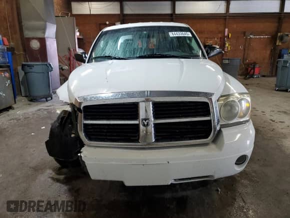 2006 Dodge Dakota SLT z VIN 1D7HE48N86S605611, wystawiony jako Copart lot #84433645 z przebiegiem 135 404 mil mil oraz Szkoda całkowita • Salvage title. Historia ofert i sprzedaży dostępna na DreamBid. Obrazek 5.