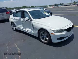 2015 BMW 3 Series 335i z VIN WBA3A9G57FNS66138, wystawiony jako IAAI lot #42301585 z przebiegiem 148 620 mil mil oraz . Historia ofert i sprzedaży dostępna na DreamBid. Obrazek 1.