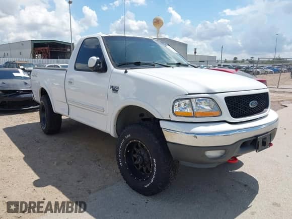 2003 Ford F-150 XL z VIN 1FTRF18W33NB69702, wystawiony jako IAAI lot #42579568 z przebiegiem 1 056 448 mil mil oraz . Historia ofert i sprzedaży dostępna na DreamBid. Obrazek 1.