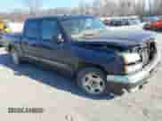 2005 Chevrolet Silverado 1500 LS z VIN 2GCEC13TX51388858, wystawiony jako IAAI lot #41771105 z przebiegiem 266 554 mil mil oraz . Historia ofert i sprzedaży dostępna na DreamBid. Obrazek 1.