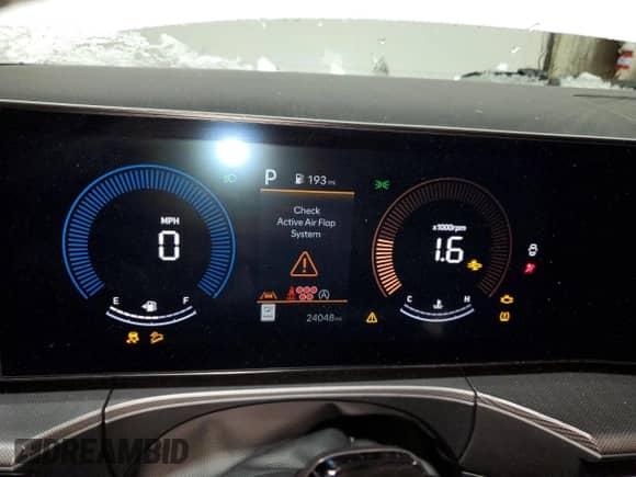 2024 Hyundai Santa Fe SEL z VIN 5NMP2DGLXRH013092, wystawiony jako Copart lot #42033475 z przebiegiem 24 048 mil mil oraz Szkoda całkowita • Salvage title. Historia ofert i sprzedaży dostępna na DreamBid. Obrazek 9.