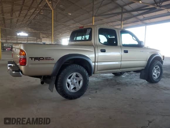 2001 Toyota Tacoma PreRunner z VIN 5TEGN92N71Z859665, wystawiony jako Copart lot #84799325 z przebiegiem 202 008 mil mil oraz Szkoda całkowita • Salvage title. Historia ofert i sprzedaży dostępna na DreamBid. Obrazek 3.