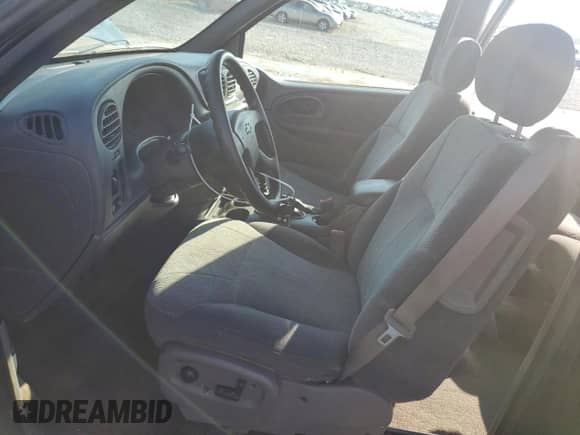 2004 Chevrolet TrailBlazer LS z VIN 1GNDT13S042204942, wystawiony jako Copart lot #84369345 z przebiegiem 227 374 mil mil oraz Szkoda całkowita • Salvage title. Historia ofert i sprzedaży dostępna na DreamBid. Obrazek 7.