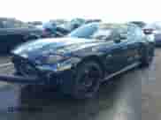 2019 Ford Mustang GT z VIN 1FA6P8CF0K5163442, wystawiony jako IAAI lot #43080702 z przebiegiem 39 588 mil mil oraz . Historia ofert i sprzedaży dostępna na DreamBid. Obrazek 2.