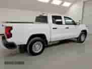 2024 Chevrolet Colorado 2WD Work Truck z VIN 1GCGSBEC0R1126647, wystawiony jako Copart lot #71871825 z przebiegiem 16 298 mil mil oraz Czysty tytuł • Clean title. Historia ofert i sprzedaży dostępna na DreamBid. Obrazek 3.