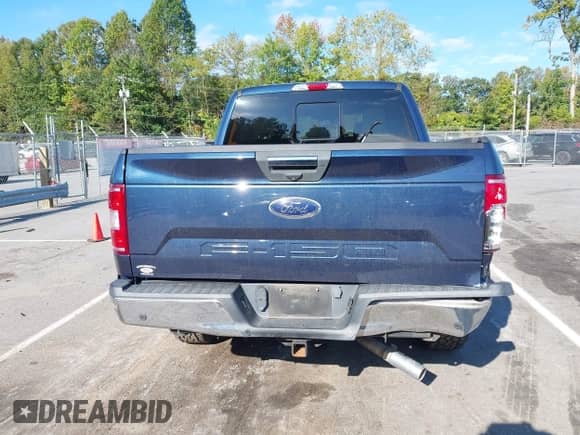 2018 Ford F-150 XL z VIN 1FTEW1EB1JFA00995, wystawiony jako IAAI lot #43190468 z przebiegiem 103 881 mil mil oraz . Historia ofert i sprzedaży dostępna na DreamBid. Obrazek 16.