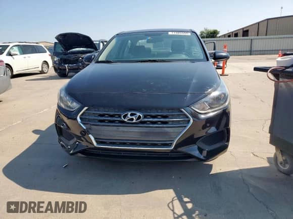 2018 Hyundai Accent SE z VIN 3KPC24A32JE035171, wystawiony jako Copart lot #71985555 z przebiegiem 127 023 mil mil oraz Czysty tytuł • Clean title. Historia ofert i sprzedaży dostępna na DreamBid. Obrazek 5.