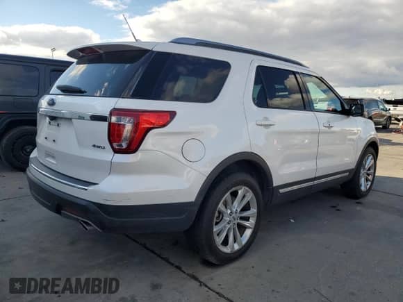 2018 Ford Explorer XLT with VIN 1FM5K8D84JGC42079, listed as a Copart auction lot 86473795 with 68,907 mi miles and Salvage title. Bid and sale history available at DreamBid. Image 3.