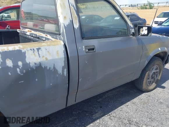 1992 Dodge Dakota S с VIN 1B7FL26X7NS695090, выставлен на аукционе IAAI как лот 41623653 с пробегом 81 784 миль миль и . История ставок и продаж доступна на DreamBid. Изображение 14.