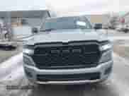 2025 Ram 1500 Lone Star z VIN 1C6RRFFG1SN537641, wystawiony jako IAAI lot #41563794 z przebiegiem 11 488 mil mil oraz . Historia ofert i sprzedaży dostępna na DreamBid. Obrazek 13.