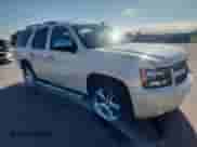 2013 Chevrolet Tahoe LTZ с VIN 1GNSCCE06DR345018, выставлен на аукционе Copart как лот 86178385 с пробегом 201 689 миль миль и Списание • Salvage title. История ставок и продаж доступна на DreamBid. Изображение 4.