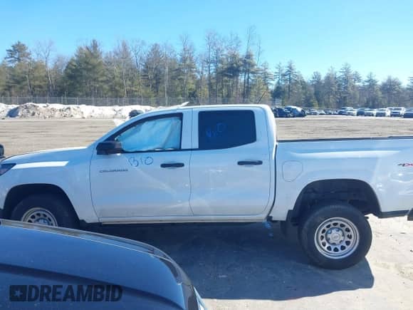 2023 Chevrolet Colorado 4WD Work Truck z VIN 1GCGTBEC1P1183966, wystawiony jako IAAI lot #41717632 z przebiegiem 36 395 mil mil oraz . Historia ofert i sprzedaży dostępna na DreamBid. Obrazek 15.