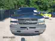 2005 Chevrolet Silverado 1500 LS z VIN 2GCEK13T051336111, wystawiony jako IAAI lot #42639214 z przebiegiem 224 915 mil mil oraz . Historia ofert i sprzedaży dostępna na DreamBid. Obrazek 12.