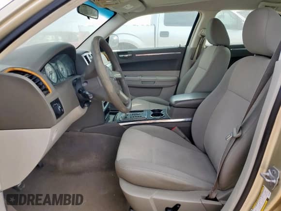 2010 Chrysler 300 Touring с VIN 2C3CA4CD6AH209695, выставлен на аукционе Copart как лот 82291215 с пробегом 192 684 миль миль и Чистый • Clean title. История ставок и продаж доступна на DreamBid. Изображение 7.