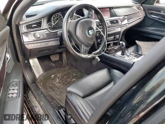 2011 BMW 7 Series 750Li z VIN WBAKB8C5XBCY64741, wystawiony jako Copart lot #63798285 z przebiegiem 100 850 mil mil oraz Szkoda całkowita • Salvage title. Historia ofert i sprzedaży dostępna na DreamBid. Obrazek 8.