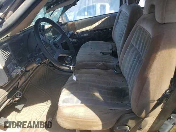 1994 Chevrolet Suburban with VIN 1GNEC16K0RJ411599, listed as a Copart auction lot 73436004 with 273,785 mi miles and Salvage title. Bid and sale history available at DreamBid. Image 7.