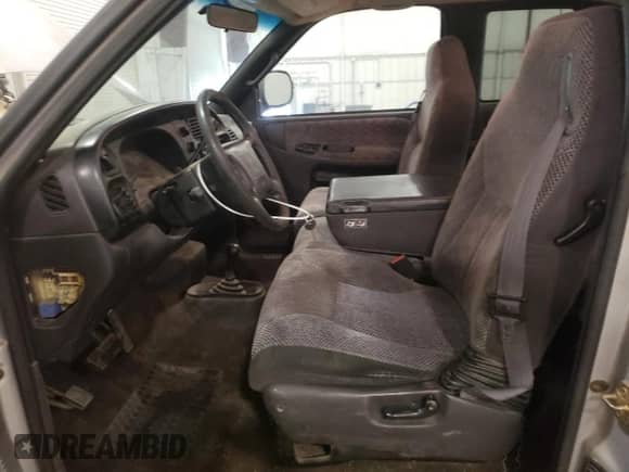 1999 Dodge 1500 z VIN 3B7HF12Y1XG153924, wystawiony jako Copart lot #43377405 z przebiegiem 111 496 mil mil oraz Szkoda całkowita • Salvage title. Historia ofert i sprzedaży dostępna na DreamBid. Obrazek 7.