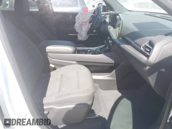 2024 Chevrolet Traverse AWD LT z VIN 1GNEVGKSXRJ180679, wystawiony jako IAAI lot #42833076 z przebiegiem 45 454 mil mil oraz . Historia ofert i sprzedaży dostępna na DreamBid. Obrazek 5.