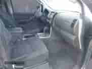 2005 Nissan Pathfinder LE z VIN 5N1AR18U95C728005, wystawiony jako IAAI lot #41486912 z przebiegiem 173 187 mil mil oraz . Historia ofert i sprzedaży dostępna na DreamBid. Obrazek 5.