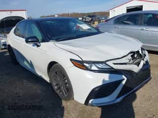 2021 Toyota Camry XSE with VIN 4T1K61AKXMU412532, listed as a IAAI auction lot 40975302 with 39,104 mi miles and . Bid and sale history available at DreamBid. Image 1.