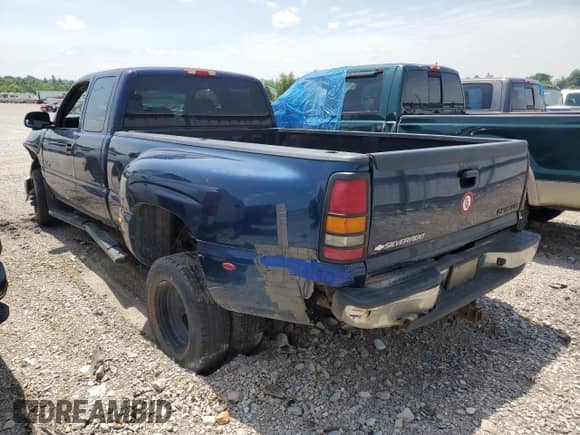 2002 Chevrolet Silverado 3500 LS z VIN 1GCJC39152E165945, wystawiony jako Copart lot #65569145 z przebiegiem 243 190 mil mil oraz Szkoda całkowita • Salvage title. Historia ofert i sprzedaży dostępna na DreamBid. Obrazek 2.