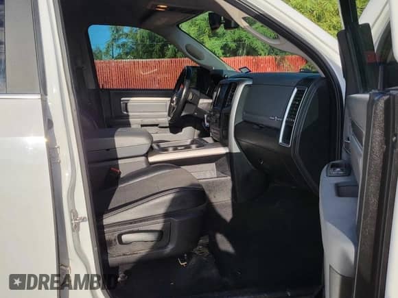 2019 Ram 1500 Warlock z VIN 1C6RR6LT0KS586476, wystawiony jako Copart lot #80667525 z przebiegiem 87 571 mil mil oraz Czysty tytuł • Clean title. Historia ofert i sprzedaży dostępna na DreamBid. Obrazek 5.