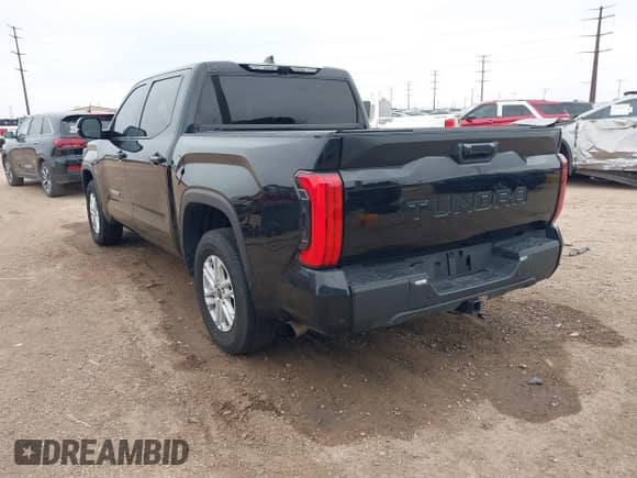 2022 Toyota Tundra SR5 z VIN 5TFLA5DB1NX054960, wystawiony jako IAAI lot #43329005 z przebiegiem 29 382 mil mil oraz . Historia ofert i sprzedaży dostępna na DreamBid. Obrazek 3.