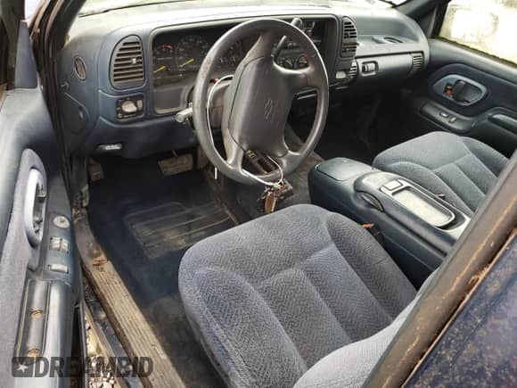 1995 Chevrolet Silverado 2500 с VIN 2GCFK29K1S1284928, выставлен на аукционе Copart как лот 87525965 с пробегом 237 374 миль миль и Чистый • Clean title. История ставок и продаж доступна на DreamBid. Изображение 8.