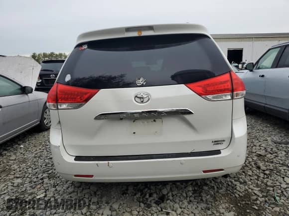 2011 Toyota Sienna XLE with VIN 5TDDK3DC6BS013515, listed as a Copart auction lot 84168845 with 258,883 mi miles and Salvage title. Bid and sale history available at DreamBid. Image 6.
