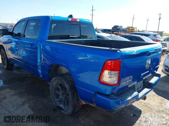 2021 Ram 1500 Big Horn z VIN 1C6SRFFT5MN555075, wystawiony jako IAAI lot #42820101 z przebiegiem 116 311 mil mil oraz . Historia ofert i sprzedaży dostępna na DreamBid. Obrazek 3.