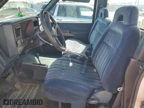 1993 Chevrolet Silverado 2500 с VIN 1GCFK24K6PE127943, выставлен на аукционе Copart как лот 49150645 с пробегом 171 482 миль миль и Списание • Salvage title. История ставок и продаж доступна на DreamBid. Изображение 7.